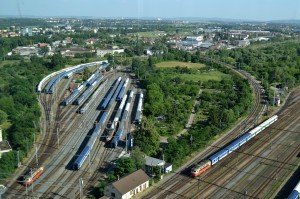 Současné odstavné brněnské nádraží. Vlevo trať na Vranovice a Vídeň. Mezi trati na jih a odstavným nádražím je trať na Vyškov. Foto autor.