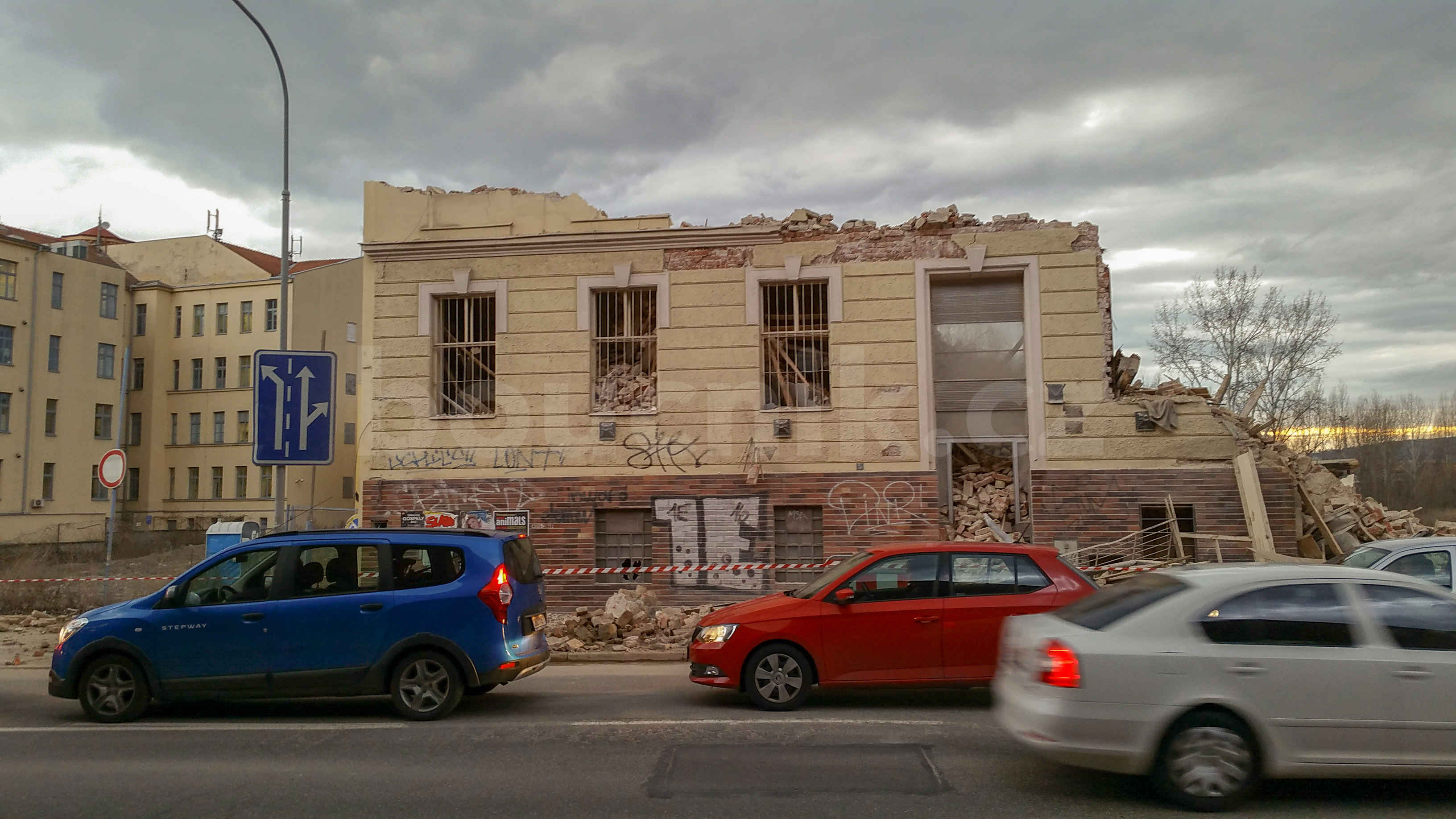 Bourání domu na ulici Trnitá, únor 2019