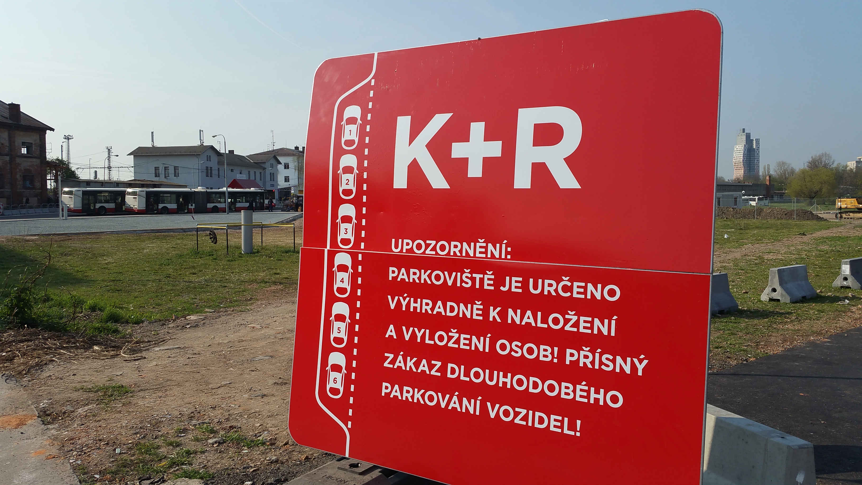 Nové parkoviště K + R před brněnským nádražím