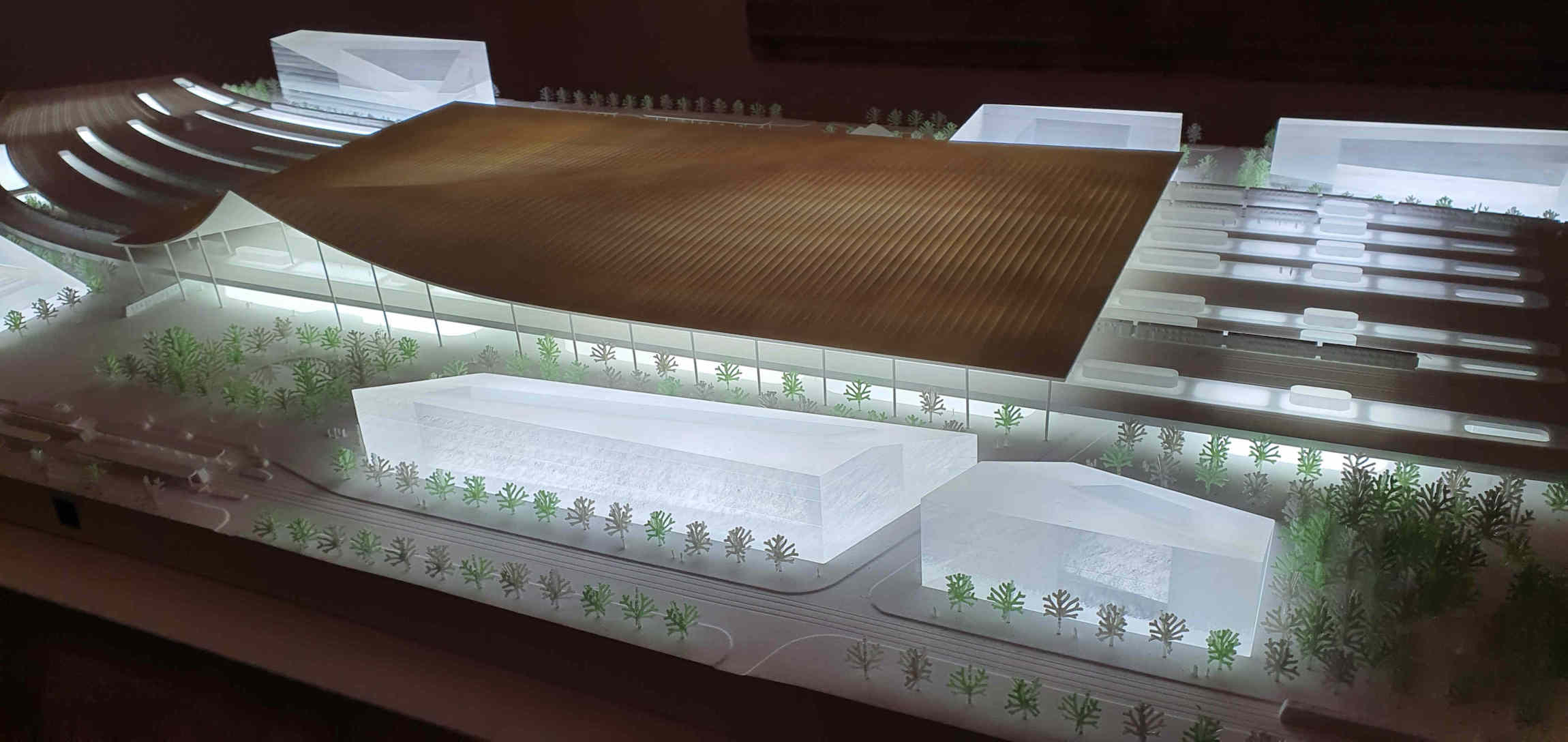 Vizualizace a model nového brněnského nádraží na výstavě v Křížové chodbě Nové radnice, říjen 2021