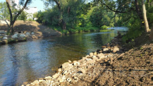 Schody a posezení u Svratky ve Štýřicích