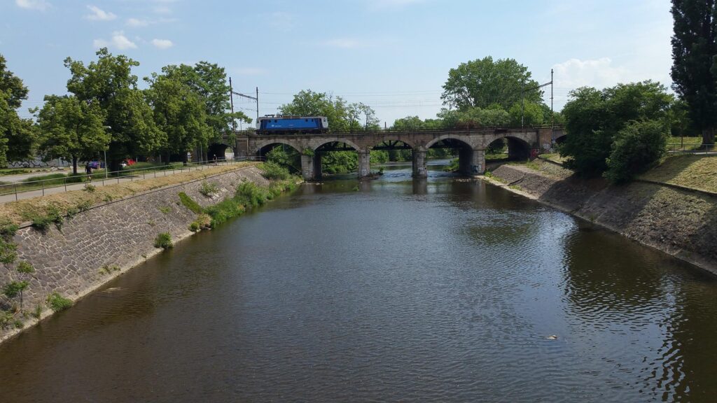 Železniční viadukt na Poříčí
