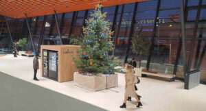 Nejkrásnější brněnské nádraží zdobí vánoční strom