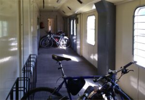 Přeprava kol ve služebním voze