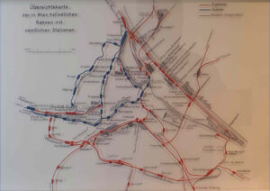 Schéma vlakových linek ve Vídni: červeně jsou státní linky a modře ve vyznačen vídeňský Statbahn